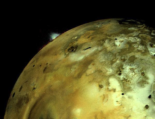 {Φωτογραφία του δορυφόρου του Δία, Ιό, και του δορυφόρου του Κρόνου, Τιτάνα} Το Voyager 1, όπως και το Voyager 2, φέρει μαζί