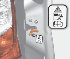Γυρίστε την ασφάλεια της κάθε πίσω πόρτας χωριστά κατά 1/4 της στροφής με το κλειδί της μηχανής.
