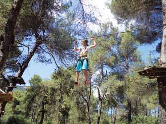 Windsurfing - Kανό - SUP ιδασκαλία και γνωριμία με το windsurfing, το κανό αλλά και το SUP στην παραλία του Σχοινιά.