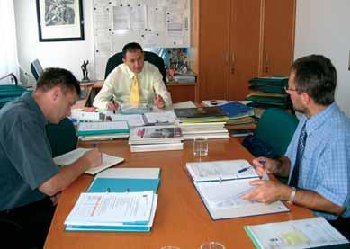 AKTUALNO Certifikacijska presoja OHSAS 18001 Varnost in zdravje (skoraj) certificirana Presojevalci Slovenskega inštituta za kakovost in meroslovje, ki so v juniju pri nas opravljali certifikacijsko