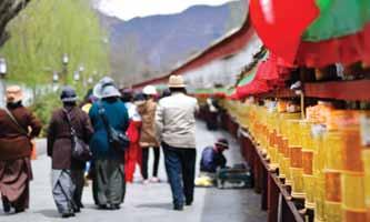 Μετακινήσεις, ξεναγήσεις, επισκέψεις όπως περιγράφονται αναλυτικά στο πρόγραμμά μας. Ξενοδοχεία 5* στο Τσενγκντού, 4* στη Λάσα, τα καλύτερα διαθέσιμα στο υπόλοιπο Θιβέτ όπου η υποδομή είναι χαμηλή.
