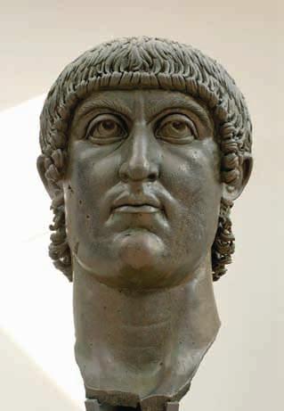 Цар Константин Велики, Бронзана статуа, музеј Капитолини, Рим Констанције Хлор постају августи, а цезари су им били: Галеријев - Максимин Даја (305-313), Хлоров - Флавије Север (305-307).