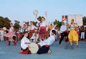 500 θέσεων που λειτουργεί εδώ και ένα χρόνο υπόσχεται να συμβάλλει στα πολιτιστικά δρώμενα του Νομού και να συνεχίσει την μακρά αυτή θεατρική παράδοση.