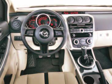 Land Rover Freelander Mazda CX-7 Tamsios spalvos saloną šiek tiek pagyvina medžio apdailos juostelė Mazda CX-7