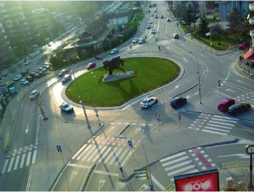 1.1.4 ИСКУСТВА СО ТУРБО КРУЖНИТЕ КРСТОСНИЦИ ВО МАКЕДОНИЈА Првата турбо кружна крстосница и засега единствената од овој тип, изградена е во Скопје во 2011 год. (Сл. 1.
