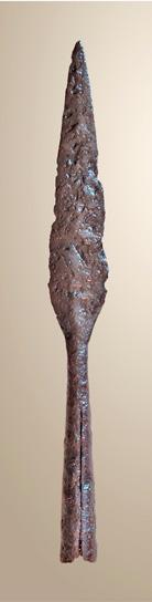 5. Копје-врв, Железо, лиење, ковање 510-490 год. пр.н.е. Дим: должина 24.0 cm., ширина на сечивото 2.1 cm. Инв.бр. 7233 Идентично со претходниот примерок. Целосно сочуван. 6.