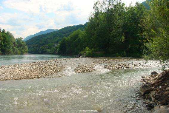 наносне формације на ушћу Бјелаве, настале крајем 2010. године, при појави коинциденције великих вода Бјелаве и Дрине.