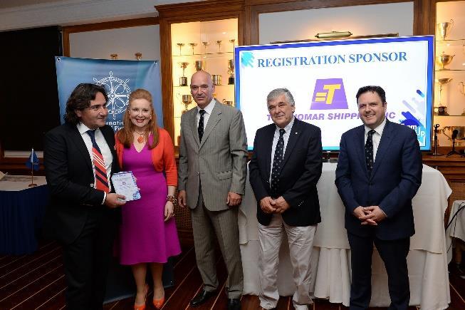 Δαμιανός Κωνσταντίνου παραλαμβάνει το Πρώτο Βραβείο για την Tsakoς Group of Companies από τον Οικονομικό Ακόλουθο των ΗΠΑ κ.