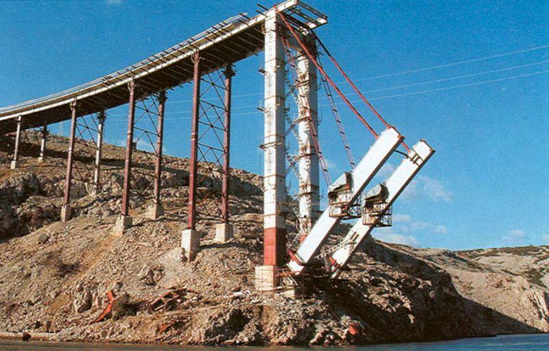 NOSIVOST TEMELJA NA STIJENSKOM POKOSU Zanimljiv je primjer temelja stupova starog/novog Masleničkog mosta.