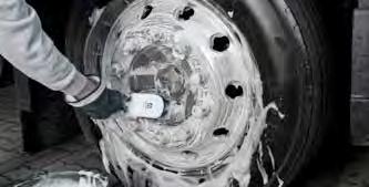 Εικόνα 14-9 Εικόνα 14-10 ΒΗΜΑ 3 Χρησιμοποιήστε αδιάλυτο Wheel Wash για ζάντες Dura-Bright της Alcoa, ένα τυπικό υγρό πλύσης αυτοκινήτων ή ένα