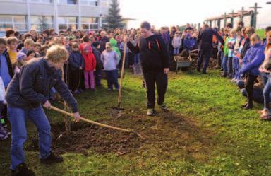 Zasaditev sta pripravila Društvo Sorško polje, ki je bilo pobudnik in organizator, ter Inštitut za trajnostni razvoj (ITR), ki je nudil strokovno in praktično pomoč v okviru svojega programa Šolski