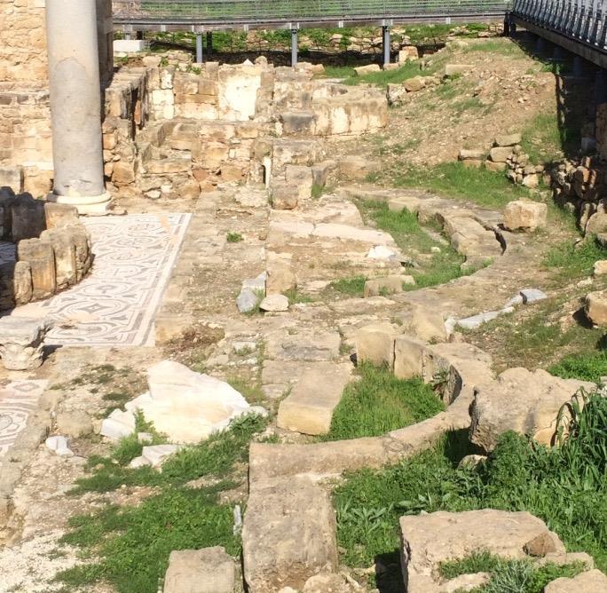 μέτρο και αντικαταστάθηκε από μαρμαροθέτημα.
