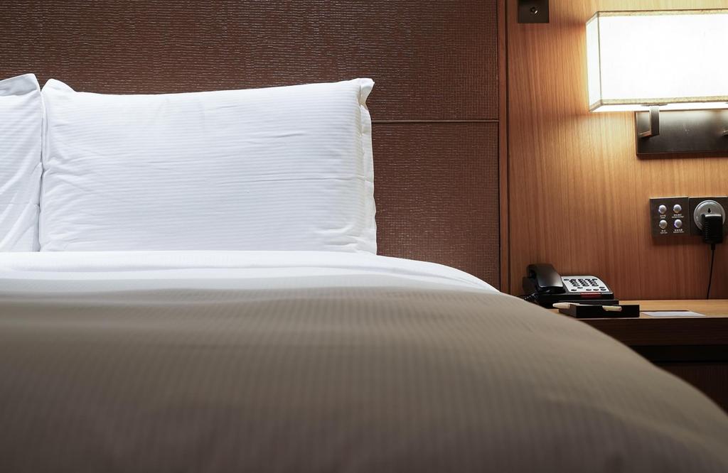 Έλεγχος δωματίου Ο έλεγχος δωματίου αποτελεί μια βασική εφαρμογή των ξενοδοχειακών κτιρίων, αφού τα δωμάτια καταλαμβάνουν το >70% της χρήσης του χώρου και περίπου το 30% της ενεργειακής κατανάλωσης.