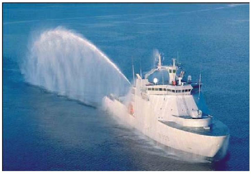 3.2.5 Πολεμικά Πλοία Παρά το μεγάλο ενδιαφέρον για την εφαρμογή της ηλεκτρικής προώθησης στα πολεμικά πλοία, υπάρχουν αρκετά συμβατικά πολεμικά πλοία επιφάνειας με καθαρή ηλεκτρική πρόωση, αλλά