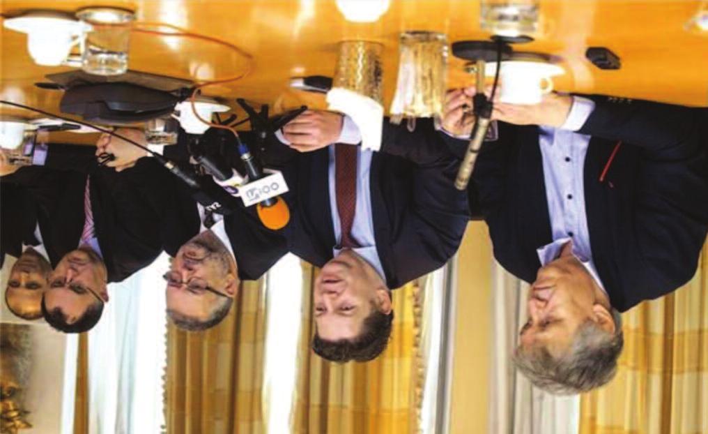 ΤΑΙΠΕΔ Ολοκληρώθηκε η μεταβίβαση του 67% του ΟΛΘ στην South Europe Gateway Thessaloniki Limited Από αριστερά ο νέος γενικός επιχειρησιακός διευθυντής της εταιρείας και διευθυντής του Σταθμού