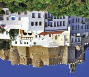 λικέρ Τεντούρα. Κι ακόμα η Πάτρα μας προσφέρει το Νέο Αρχαιολογικό Μουσείο, το Θέατρο Απόλλων και ένα καυτό Χαμάμ.