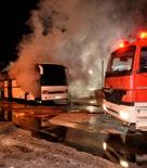 O οδηγός αντελήφθη τη φωτιά και ειδοποίησε αμέσως τους επιβάτες, οι οποίοι πρόλαβαν να εγκαταλείψουν εγκαίρως το φλεγόμενο λεωφορείο, χωρίς να