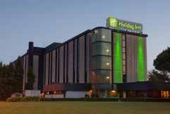 Αυτό το Holiday Inn βρίσκεται στον αυτοκινητόδρομο A50 και προσφέρει δωρεάν
