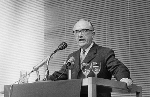Në vitin 1951 Adenauer emëroi Holstajn Sekretar Shtetëror në Zyrën Federale për Punë të Jashtme, ku ai u involvua jo vetëm me themelimin e Komunitetit Evropian për Thëngjill dhe Çelik, por edhe me