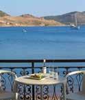 Maisonettes 72m2 (3 έως 5 άτομα): με ευρύχωρη βεράντα και ιδιωτική πισίνα με ξαπλώστρες, πολυτελές υπνοδωμάτιο στον 1ο όροφο, με 2ιπλό King Size κρεβάτι.