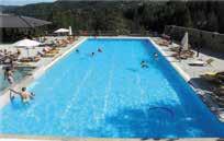 Executive Suite γωνιακή, με διπλό κρεβάτι, 1 σαλόνι και ατομική πισίνα και θέα στη λίμνη (2 ενήλικες). Tο Hotel Du Lac Congress Center & Spa, συνυπάρχει αρμονικά με το Κάστρο & τη Λίμνη.