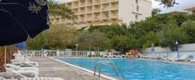 Απολαύστε τον καφέ σας στο σαλόνι του ξενοδοχείου με θέα την θάλασσα, επίσης διαθέτει μπαρ, πισίνα και αίθουσα τηλεόρασης.