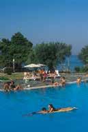 Family A: Δύο υπνοδωμάτια μέχρι 4 άτομα. Family Β: Ευρύχωρο δωμάτιο μέχρι 4 άτομα με 4 κανονικά κρεβάτια.