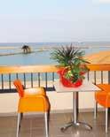 Τιμή κατ άτομο με μπουφέ πρωινό 10/6-9/7 & 26/8-30/9 10/7-25/8 10/6-9/7 & 26/8-30/9 10/7-25/8 Δίκλινο 135 185 165 225 3ο άτομο 100 105 125 135 3ο άτομο έως 6 ετών ΔΩΡΕΑΝ ΔΩΡΕΑΝ