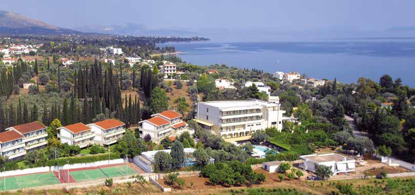 Διαμονή: Δωμάτια Deluxe - & Junior Suites Deluxe - Δωμάτια ΑΜΕΑ στο Κεντρικό Κτίριο (με ξύλινα πατώματα, μπάνια με επένδυση από Σκυριανό μάρμαρο) & ANNEX / Μπάνγκαλοου - όλα με κρεβάτια και στρώματα