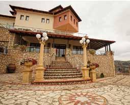 GRAND SERAI AFKOS GRAMMOS 1η μέρα: Αθήνα- Πηγές Αώου - Μέτσοβο - Ιωάννινα Αναχώρηση από Αθήνα 07:15 με ενδιάμεσες στάσεις μέσω Λαμίας - Καλαμπάκας.