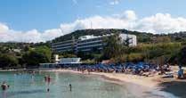 ακτογραμμής μόλις 2 χλμ. από το Αργοστόλι. Σ'ένα μικρό κόλπο με αμμώδη παραλία & καταγάλανα νερά, θα απολαμβάνετε το μπάνιο σας & μια εκπληκτική θέα έως τον κόλπο του Ληξουρίου.