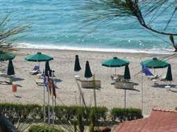 Υπάρχει η δυνατότητα επιλογής από εναλλακτικά μενού, μπουφέδες, μπάρμπεκιου, πλούσιες μεσογειακές γεύσεις αλλά και εξαίσιες παραλλαγές της διεθνούς