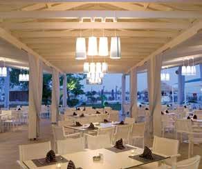 All Inclusive Πρωινό, γεύμα, δείπνο σε μπουφέ Αναψυκτικά από post mix, χυμούς, (καφέ φίλτρου και τσάι μόνο στο Pool Bar), ντόπιο κρασί (κόκκινο ή λευκό), οινοπνευματώδη ποτά τοπικής προέλευσης (ούζο,