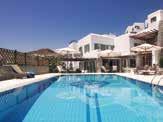 88 APHRODITE BEACH ΠΑΡΑΛΙΑ ΚΑΛΑΦΑΤΗ - ΜΥΚΟΝΟΣ H H H H Κάτω από τον ήλιο, στη χαλαρή ατμόσφαιρα του Aphrodite Beach Hotel θα βρείτε το ιδανικό περιβάλλον για τις διακοπές των ονείρων σας.
