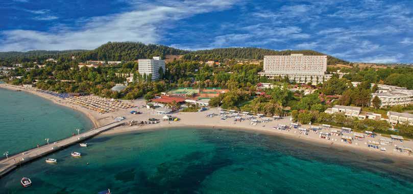 Μπουτίκ και καταστήματα δώρων, εστιατόρια και ταβέρνες, παραλιακά μπαρ και νυχτερινά κέντρα είναι όλα σε κοντινή απόσταση από το συγκρότημα, ενθαρρύνοντάς σας να εξερευνήσετε την περιοχή, για μια