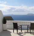 Στο ξενοδοχείο Petali Village θα βρείτε έναν ευχάριστο συνδυασμό των σύγχρονων προτύπων της άνεσης με την παραδοσιακή Σιφναίικη αρχιτεκτονική.
