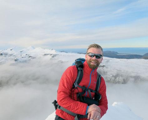 Sigurður hefur alla tíð verið duglegur við að stunda einhverskonar hreyfingu, en fyrir c.a fimm árum fór að bera á verkjum í hnjám.