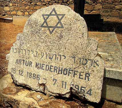 Εβραϊκό Κοιμητήριο Margo Το ιστορικό Εβραϊκό Κοιμητήριο Margo, εθνικό μνημείο του εβραϊκού λαού, νοτιοανατολικά της Λευκωσίας, έχει βεβηλωθεί και καταστραφεί κατά τον ίδιο τρόπο που έχουν βεβηλωθεί