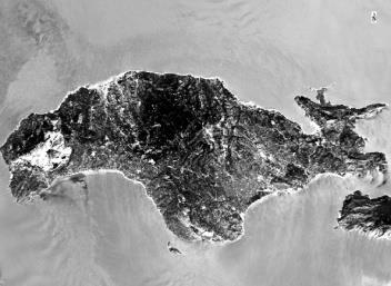 Παρατηρούμε ότι οι ζώνες 1 και 2 εμφανίζουν λευκή τη θάλασσα, πιθανώς λόγω της ύπαρξης ρευμάτων που μεταφέρουν υλικό.