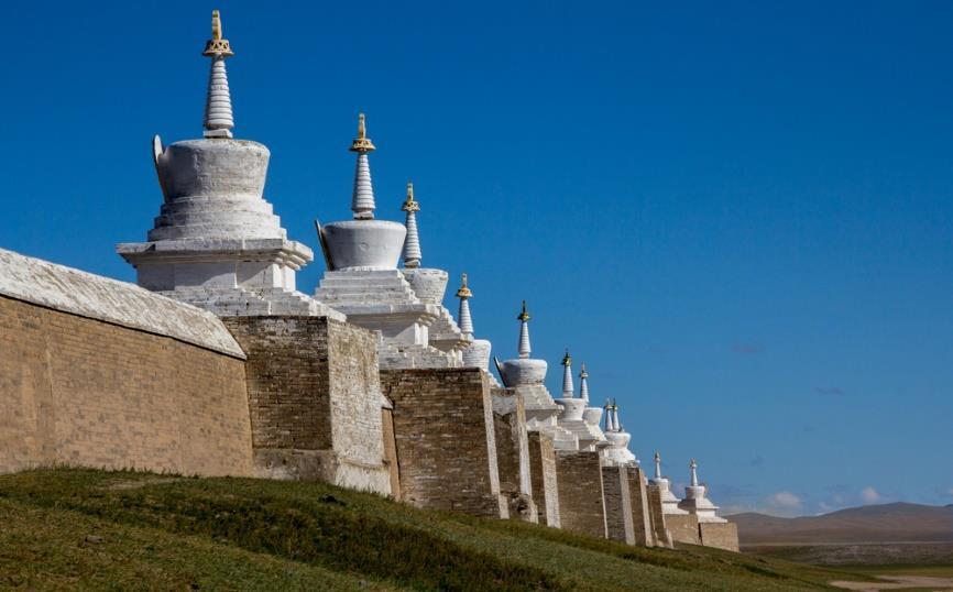 Είναι το μεγαλύτερο και πιο σημαντικό μοναστήρι στη Μογγολία και το πιο σπουδαίο αξιοθέατο της πρωτεύουσας. Επιστροφή στο ξενοδοχείο μας και διανυκτέρευση.