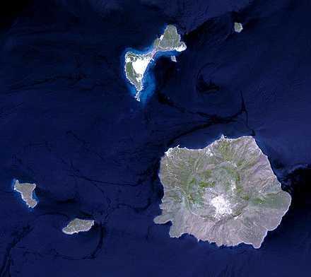 Δορυφορική εικόνα 2. Από την καλδέρα της Νισύρου 1. Ηφαιστειακή δραστηριότητα Η ηφαιστειακή δραστηριότητα στη Νίσυρο εκδηλώθηκε πριν από αρκετές χιλιάδες χρόνια.