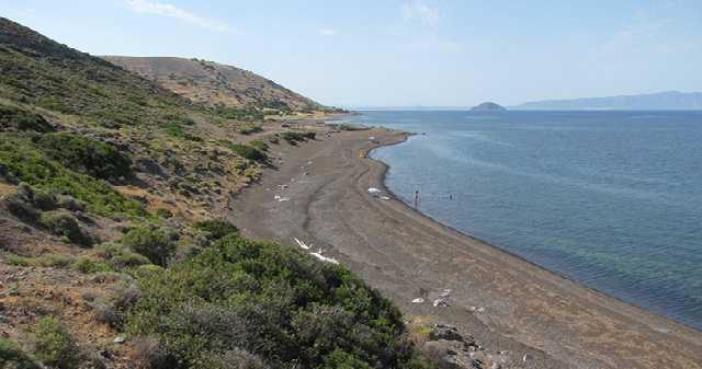 4.1.Η μορφολογία των ακτών Οι ακτές της Νισύρου εξαρτώνται από το είδος των πετρωμάτων που τις αποτελούν.