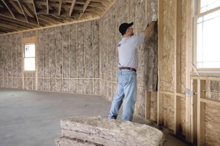 Cei mai larg răspândiţi sunt pereţii neportanţi uşori, din gips-carton, pe care se aplică un material din fibră minerală.