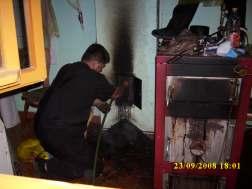 1: Redno čiščenje iztočnice dimnika preprečuje, da bi se nabrala večja količina saj v iztočnici in posledice