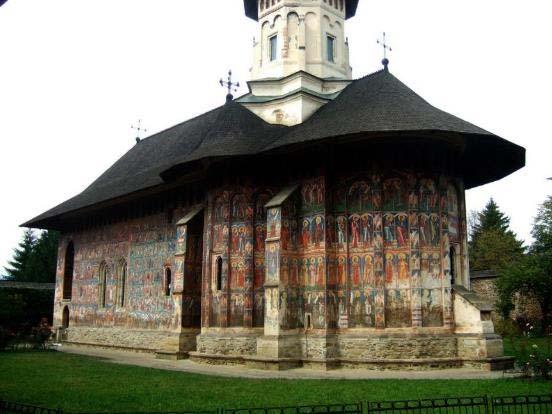 Ημέρα 3η: Μπρασόβ - Πρετζμέρ -Κόκκινη Λίμνη - Πιάτρα Νέαμτς Αναχώρηση για το Πρετζμέρ για να επισκεφθούμε την ομώνυμη Κάστρο-εκκλησία, μνημείο Παγκόσμιας Πολιτιστικής Κληρονομιάς προστατευόμενο από