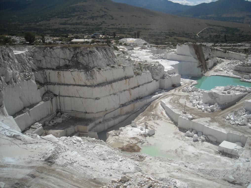 8, Part of the occurrence "SIVEC" where we have damages of the marble mass in its surface levels.