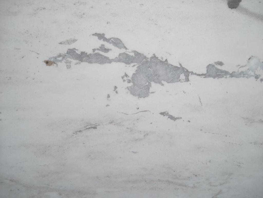 Na prostorot na Sive~kata masa ovie mermeri imaat plitko {kolkesto kr{ewe so granoblasti~na sitnozrnesta struktura i masivna tekstura. Goleminata na dolomitskite zrna vo mermerot iznesuva 0.2-0.