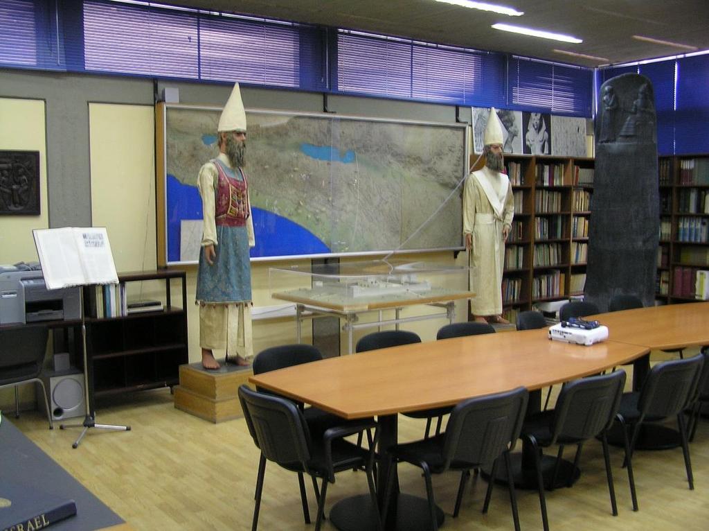 246 Οδηγός Σπουδών 2016-17 Βιβλικό-Αρχαιολογικό Μουσείο Το Βιβλικό-Αρχαιολογικό Μουσείο της Σχολής ιδρύθηκε με πρωτοβουλία του αείμνηστου Καθηγητή Βασιλείου Βέλλα και λειτουργεί από το 1969.