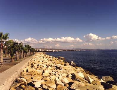 de pe Marea Mediterana. Limassol este recunoscut pentru traditia lui culturala, fiind, de asemenea, casa Universitatii de Tehnologie din Cipru.
