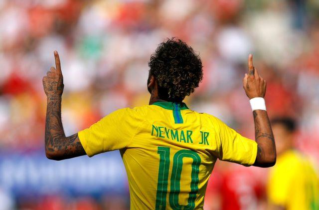 Ο Νεϊμάρ των ρεκόρ: Έφτασε τα 55 γκολ στην εθνική Βραζιλίας Στην 3η θέση των αρχισκόρερ όλων των εποχών της Εθνικής Βραζιλίας βρίσκεται από σήμερα ο Νεϊμάρ.